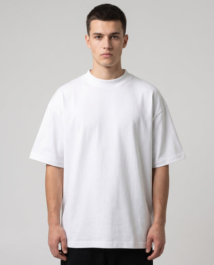 Weisses Oversized-T-Shirt mit Anime-Rückenprint: Mädchen mit lila Haaren vor Sternenhimmel, Schriftzug Dreams Never End
