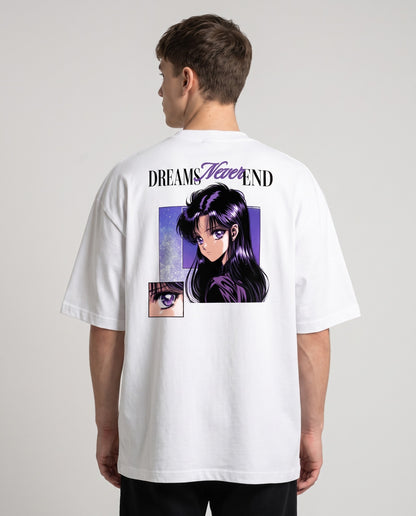 Weisses Oversized-T-Shirt mit Anime-Rückenprint: Mädchen mit lila Haaren vor Sternenhimmel, Schriftzug Dreams Never End